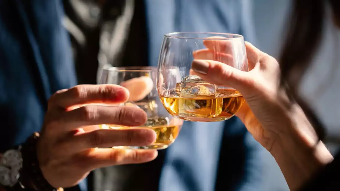 喝酒會不會增加HIV感染者罹患心臟病的風險？