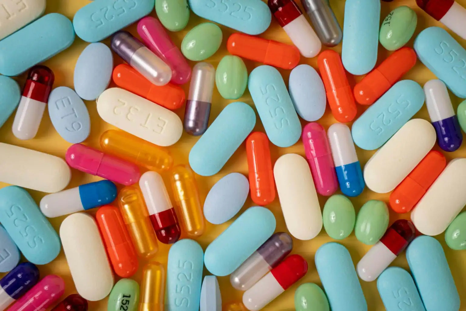 HIV 感染者、C 型肝炎治療與群體差異